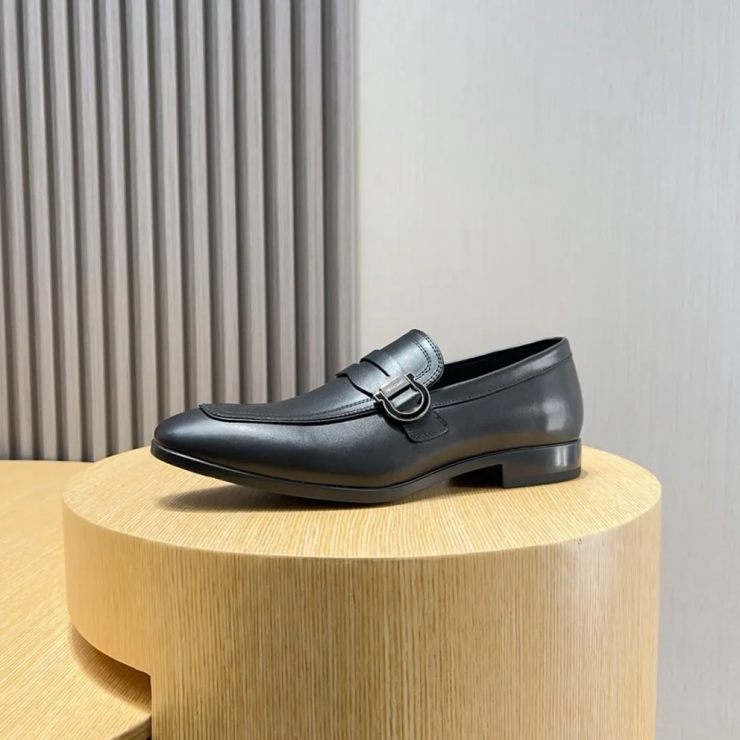 Factory P620💰🔥《Ferragamo》👏Latest•High-end top brand luxury~purchasing agent, top~quality. New fashionable business men's shoes🔜The uppers are made of original open-edge beaded cowhide➕cowhide·lining, with fine workmanship. The original stylish and soft combination wear-resistant and non-slip outsole is light and comfortable on the feet. The real thing looks better in real photos. Size: 38--44